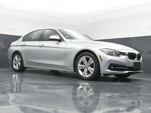 Used 2017 BMW 330i Sedan RWD image 37