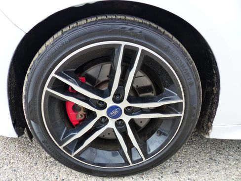 Used 2018 Ford Focus ST image 13