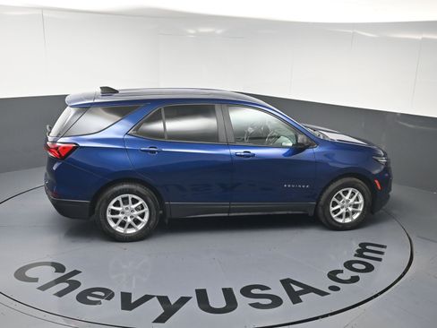 Used 2022 Chevrolet Equinox LS w/ LS Convenience Package image 16