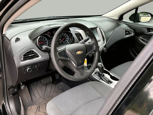Used 2018 Chevrolet Cruze LS FWD image 18