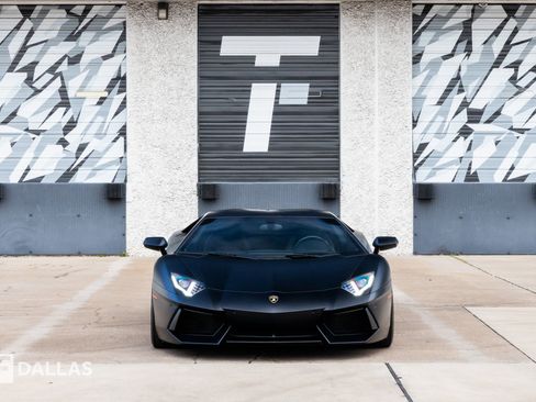Used 2014 Lamborghini Aventador LP 700-4 image 3