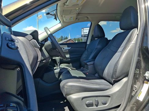 Used 2016 Nissan Rogue SL w/ SL Premium Package image 13