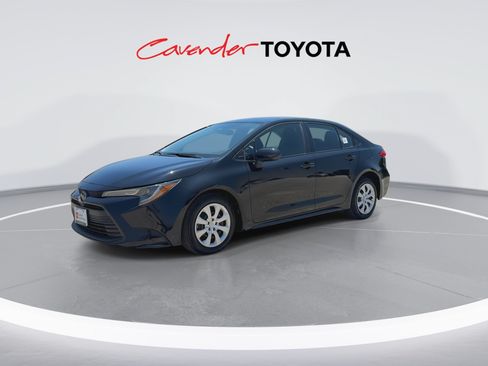 Certified 2025 Toyota Corolla LE FWD image 4
