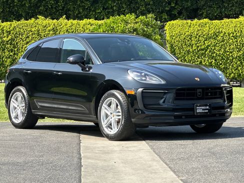 Certified 2025 Porsche Macan AWD/4WD image 10