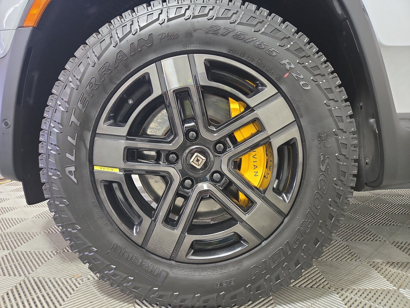 Used 2022 Rivian R1S Launch Edition Quad AWD/4WD image 9