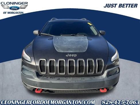 Used 2017 Jeep Cherokee Trailhawk image 3