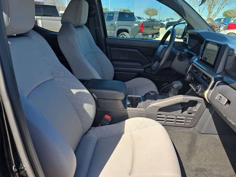 Used 2025 Toyota Tacoma SR5 AWD/4WD image 11