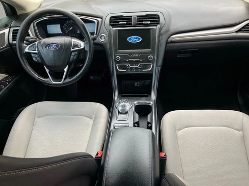 Used 2020 Ford Fusion SE w/ Equipment Group 151A FWD image 10