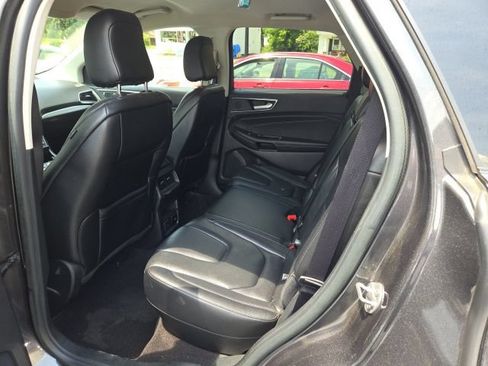 Used 2020 Ford Edge Titanium FWD image 3