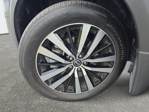 Used 2025 Nissan Pathfinder Platinum w/ Cargo Package FWD image 32