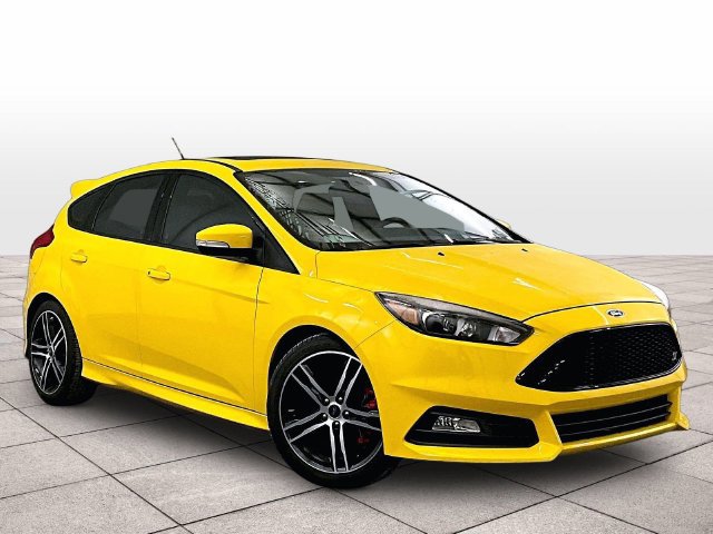 Used 2018 Ford Focus ST w/ Equipment Group 402A FWD image 2