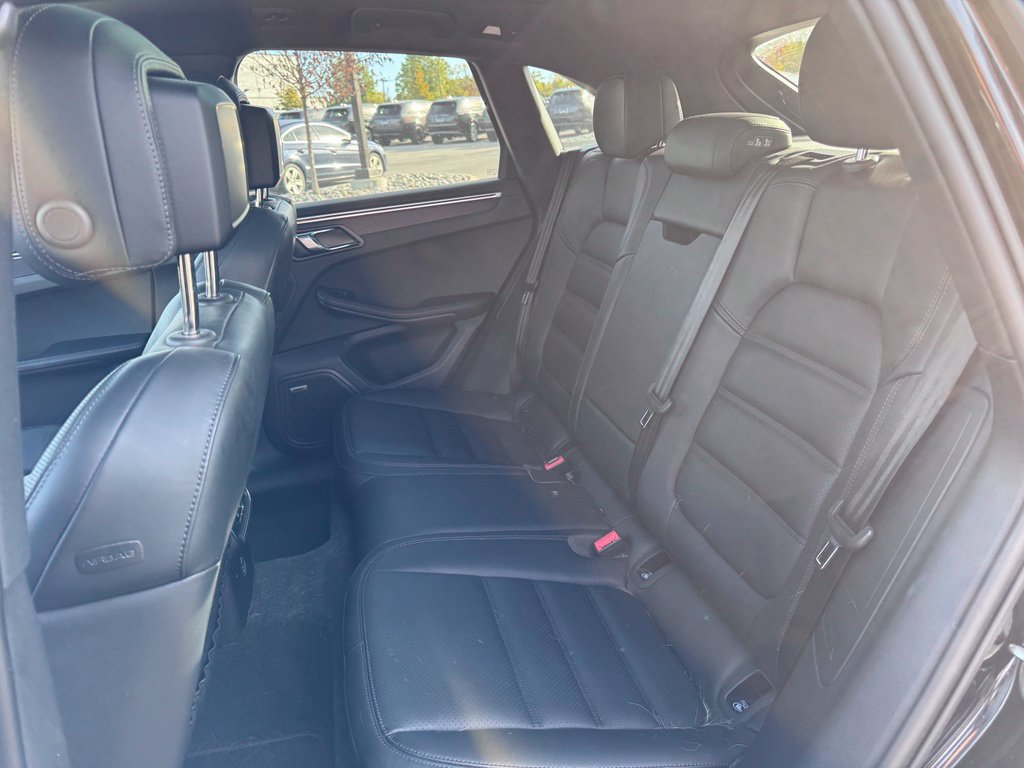 Used 2024 Porsche Macan GTS AWD/4WD image 9