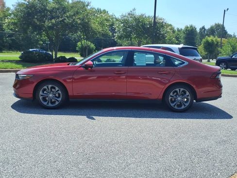 Used 2023 Honda Accord EX image 6
