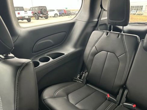 New 2026 Chrysler Pacifica Select w/ S Appearance Package image 31