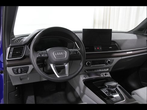 Used 2025 Audi Q5 2.0T Premium Plus w/ Premium Plus Package AWD/4WD image 6