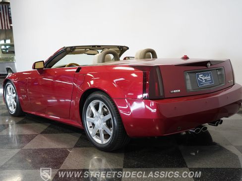 Used 2005 Cadillac XLR image 13