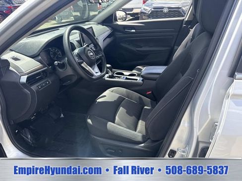 Used 2024 Nissan Altima 2.5 SV FWD image 18