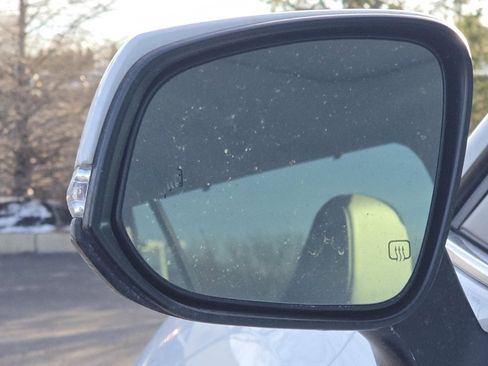 Used 2022 Toyota Highlander XLE image 23