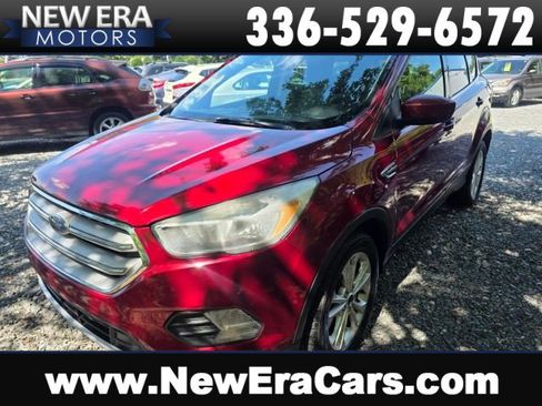 Used 2018 Ford Escape SE w/ SE Sync 3 Package AWD/4WD image 1