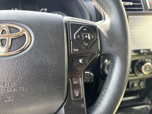 Used 2022 Toyota 4Runner TRD Off-Road AWD/4WD image 10