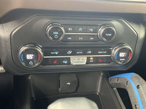 Used 2023 Ford Bronco Outer Banks AWD/4WD image 19