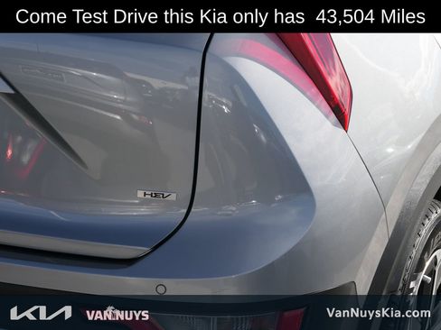 Used 2023 Kia Niro EX image 3