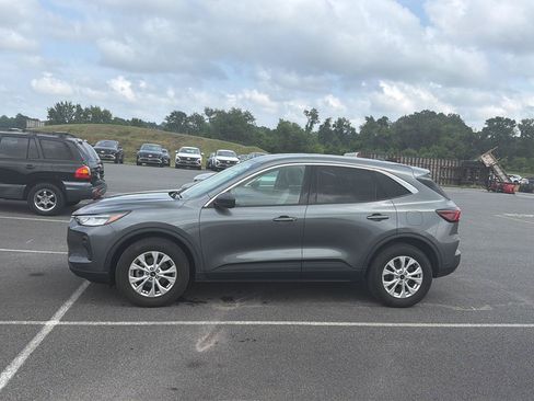 Used 2023 Ford Escape Active AWD/4WD image 2