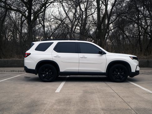 Used 2025 Honda Pilot Black Edition image 10