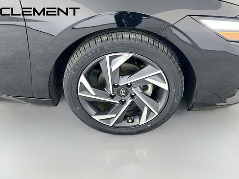 Used 2024 Hyundai Elantra Limited image 38