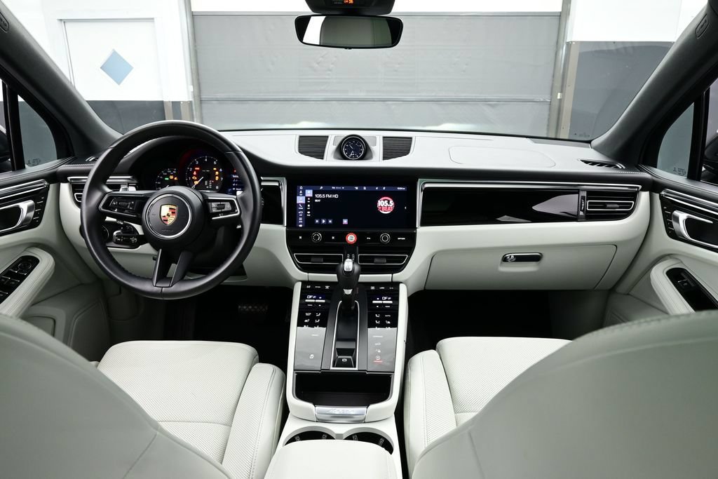 Certified 2023 Porsche Macan AWD/4WD image 20