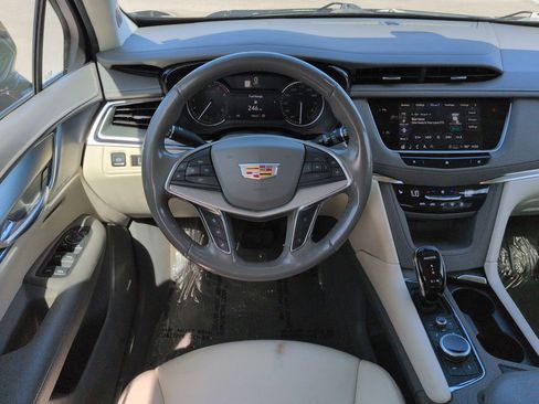 Used 2021 Cadillac XT5 Premium Luxury image 16