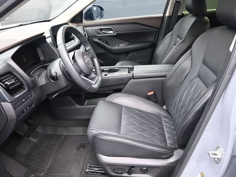 Used 2023 Nissan Rogue Platinum image 11