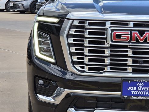 Used 2025 GMC Yukon XL Denali w/ Sun & Power Step Package AWD/4WD image 5