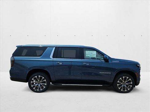 New 2025 Chevrolet Suburban High Country image 4