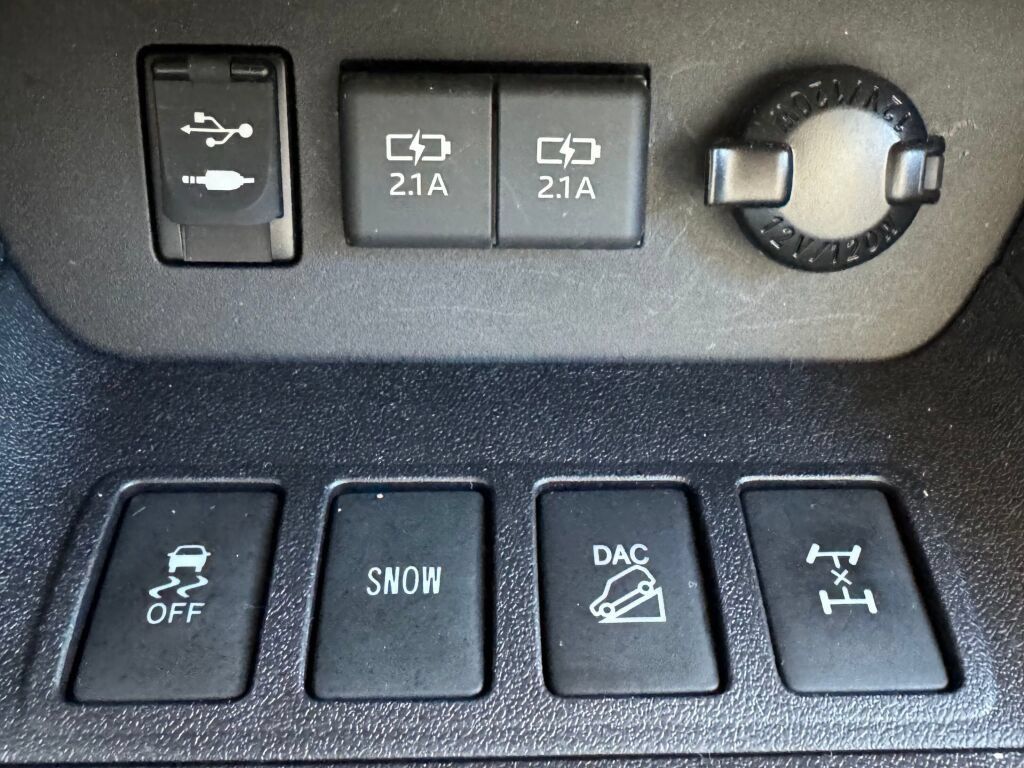 Used 2019 Toyota Highlander XLE AWD/4WD image 34