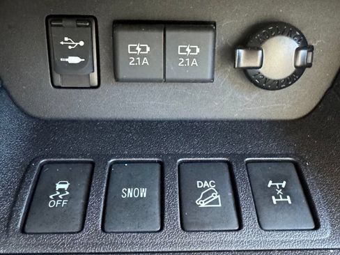 Used 2019 Toyota Highlander XLE AWD/4WD image 34