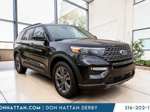 Used 2023 Ford Explorer XLT w/ Equipment Group 202A AWD/4WD image 39