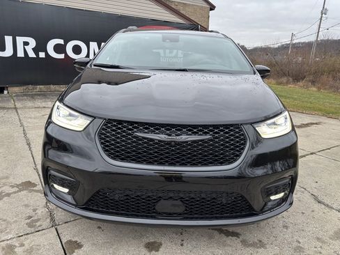 New 2026 Chrysler Pacifica Select image 2