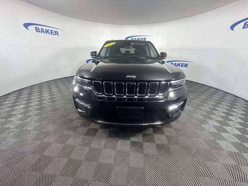 Used 2024 Jeep Grand Cherokee Limited w/ Luxury Tech Group II AWD/4WD image 3