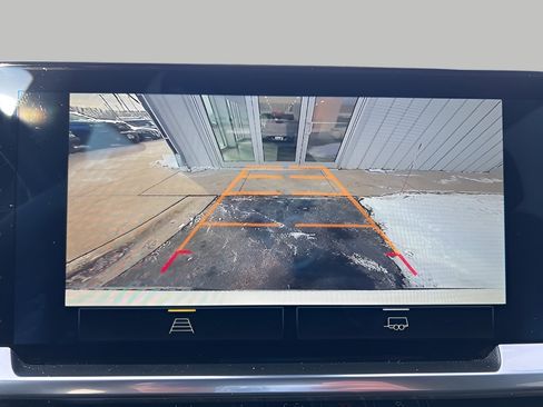 Used 2023 Chevrolet Silverado 1500 LT image 12