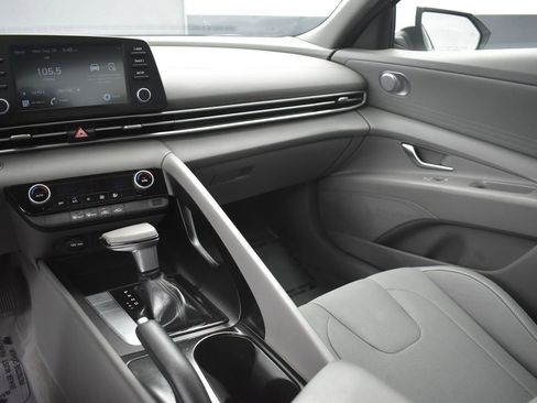 Used 2023 Hyundai Elantra SEL image 32