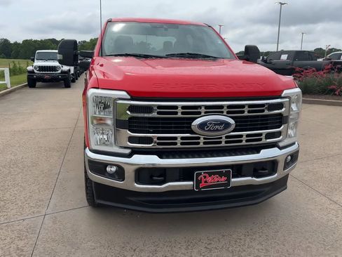 Used 2023 Ford F250 XLT w/ FX4 Off-Road Package AWD/4WD image 4