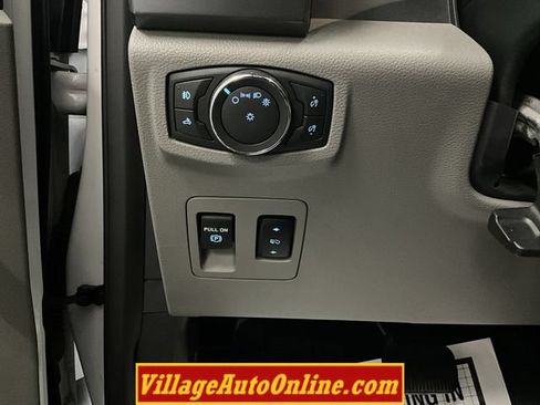 Used 2016 Ford F150 XLT w/ Equipment Group 302A Luxury AWD/4WD image 21
