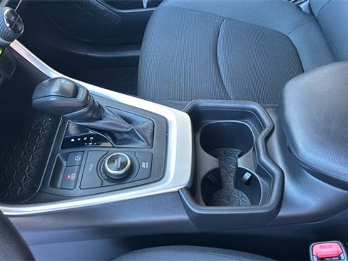 Used 2019 Toyota RAV4 LE image 32