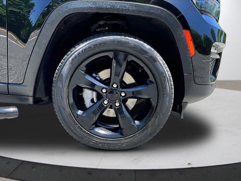 Used 2023 Jeep Grand Cherokee Limited w/ Black Appearance Package AWD/4WD image 34