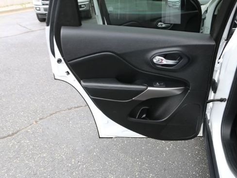 Used 2021 Jeep Cherokee Latitude image 17