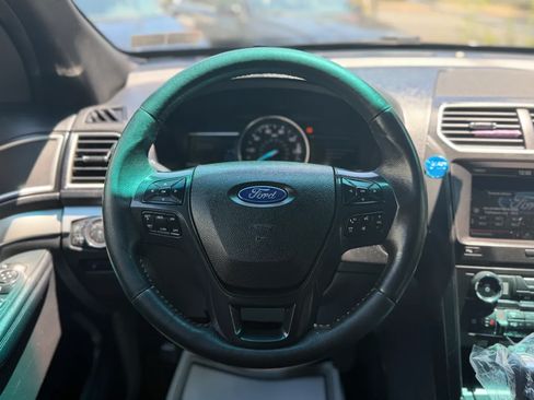 Used 2016 Ford Explorer XLT w/ Equipment Group 202A AWD/4WD image 44