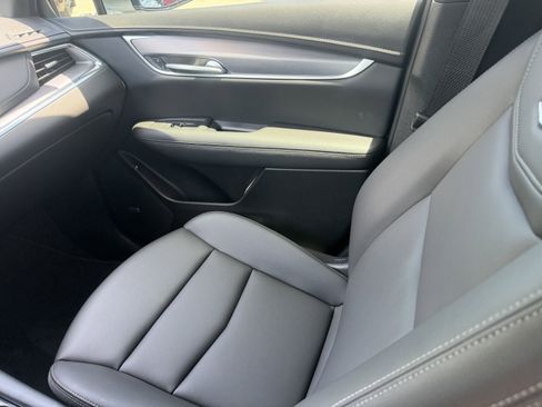 Certified 2025 Cadillac XT5 Luxury FWD image 16