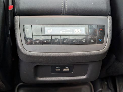 Used 2022 Nissan Pathfinder SL w/ SL Premium Package image 17