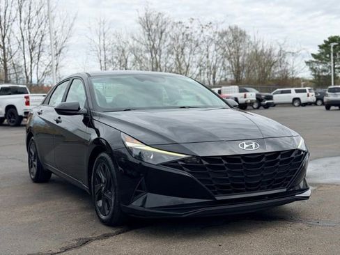Used 2022 Hyundai Elantra Blue FWD image 3